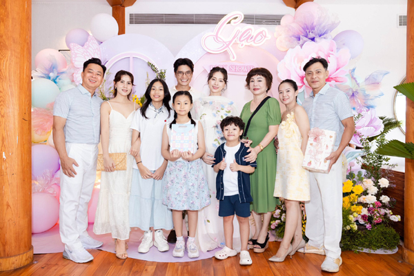 Tiệc chào đón em bé sắp chào đời của Ngô Thanh Vân và chồng trẻ- Ảnh 9. Tiệc chào đón em bé sắp chào đời của Ngô Thanh Vân và chồng trẻ- Ảnh 9.