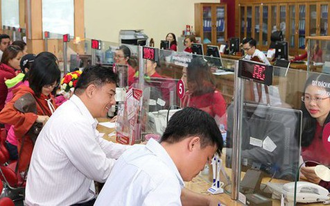 Xuất hiện 2 ngân hàng có lãi suất 12 tháng cao tới hơn 7,5%: Gửi tiết kiệm 500 triệu đồng nhận tối đa bao nhiêu tiền lãi?