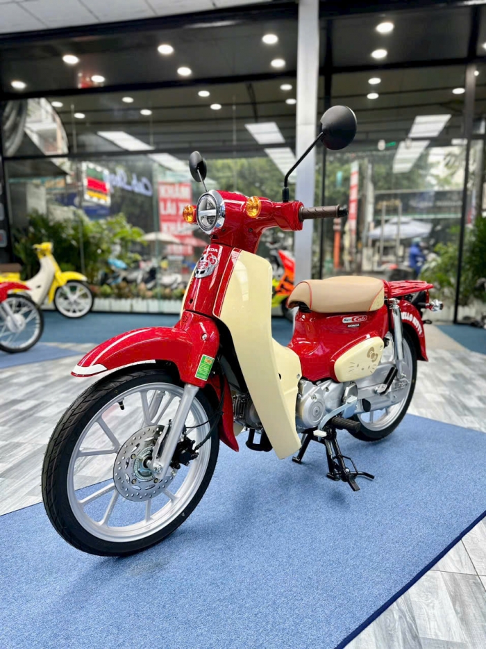 Xe số 110cc Honda Super Cub đẹp cổ điển có ABS, xịn hơn Future về Việt Nam có giá ra sao khiến dân tình xôn xao?- Ảnh 2. Xe số 110cc Honda Super Cub đẹp cổ điển có ABS, xịn hơn Future về Việt Nam có giá ra sao khiến dân tình xôn xao?- Ảnh 2.