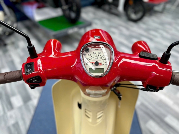 Xe số 110cc Honda Super Cub đẹp cổ điển có ABS, xịn hơn Future về Việt Nam có giá ra sao khiến dân tình xôn xao?- Ảnh 5. Xe số 110cc Honda Super Cub đẹp cổ điển có ABS, xịn hơn Future về Việt Nam có giá ra sao khiến dân tình xôn xao?- Ảnh 5.