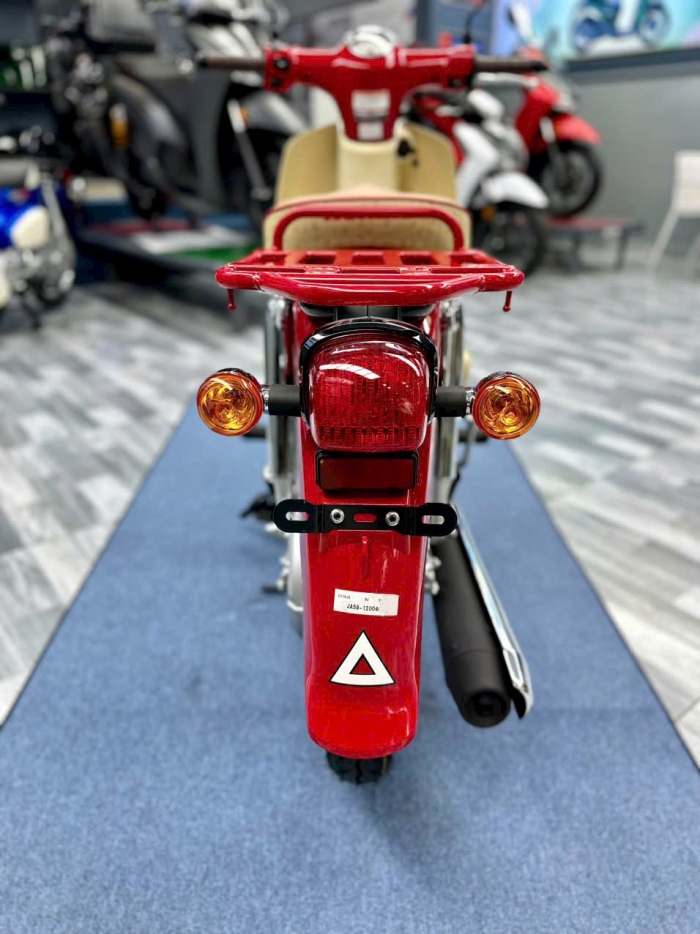 Xe số 110cc Honda Super Cub đẹp cổ điển có ABS, xịn hơn Future về Việt Nam có giá ra sao khiến dân tình xôn xao?- Ảnh 7. Xe số 110cc Honda Super Cub đẹp cổ điển có ABS, xịn hơn Future về Việt Nam có giá ra sao khiến dân tình xôn xao?- Ảnh 7.