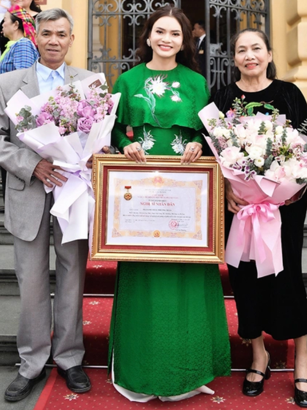 me-ruot-nsnd-pham-phuong-thao-2-1750735516920898221173.jpg