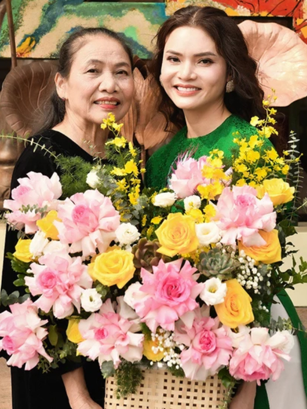 me-ruot-nsnd-pham-phuong-thao-3-17507354907431090724492.jpg
