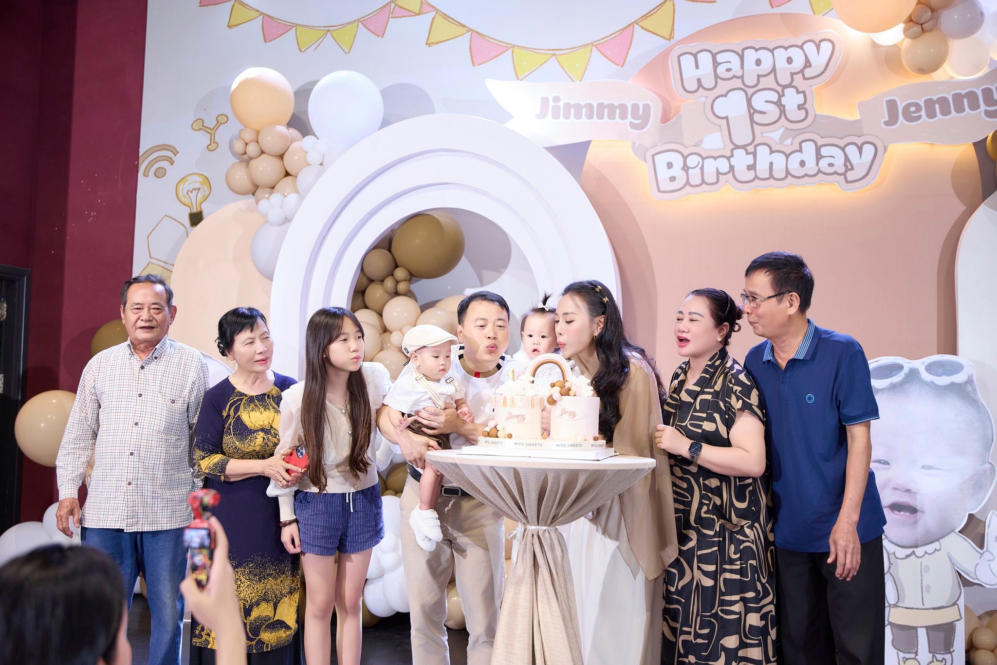 Shark Bình chỉ khoe một hình ảnh gia đình, khán giả thấy rõ tình cảm bố mẹ chồng dành cho Phương Oanh- Ảnh 6.