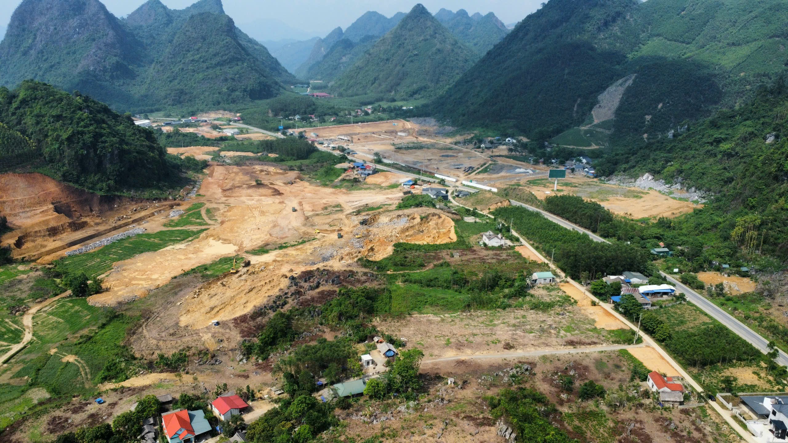 Toàn cảnh dự án cụm công nghiệp Quảng Chu ở Bắc Kạn thi công kiểu 'tiền trảm hậu tấu'- Ảnh 4.