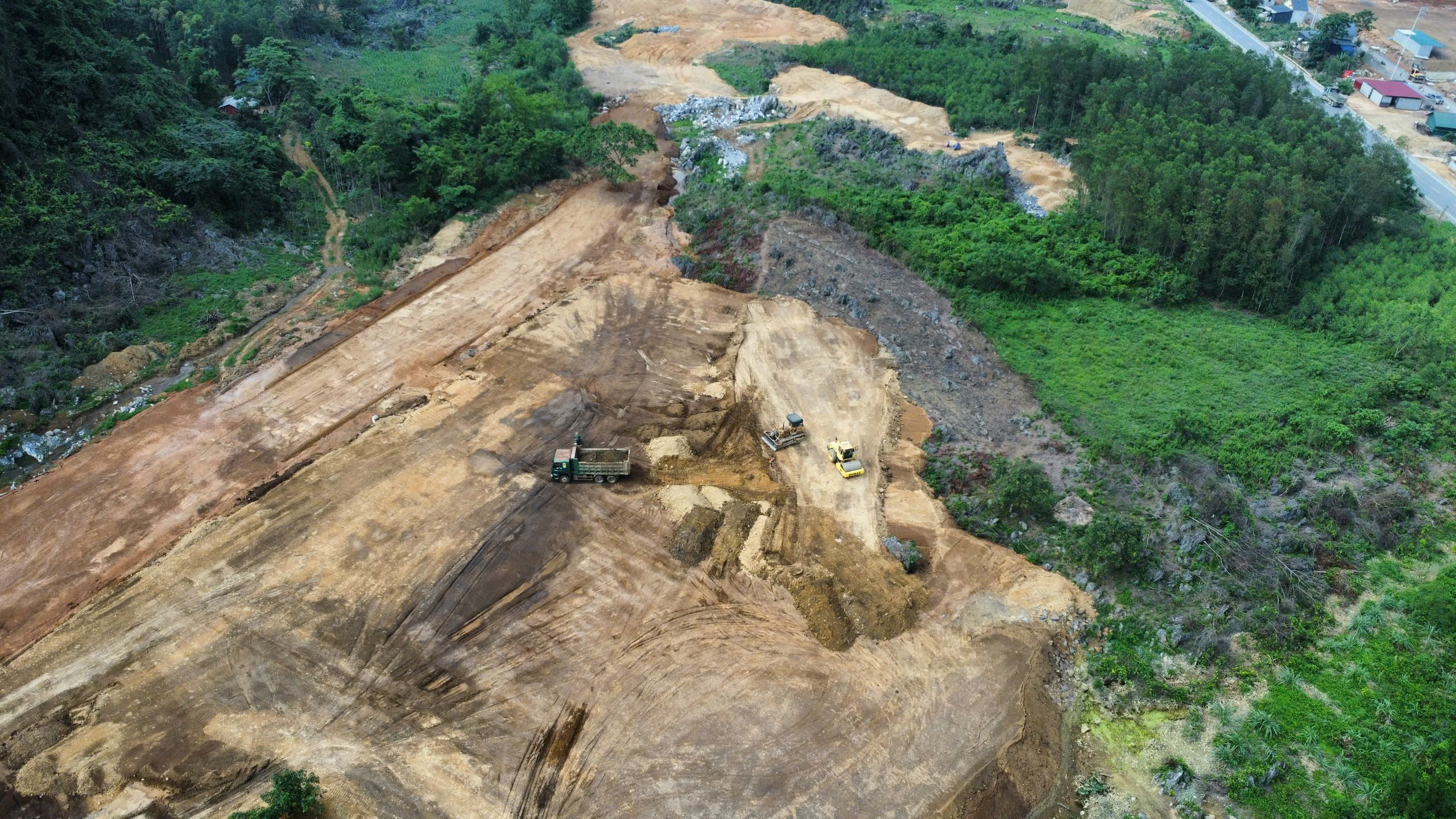 Toàn cảnh dự án cụm công nghiệp Quảng Chu ở Bắc Kạn thi công kiểu 'tiền trảm hậu tấu'- Ảnh 5.