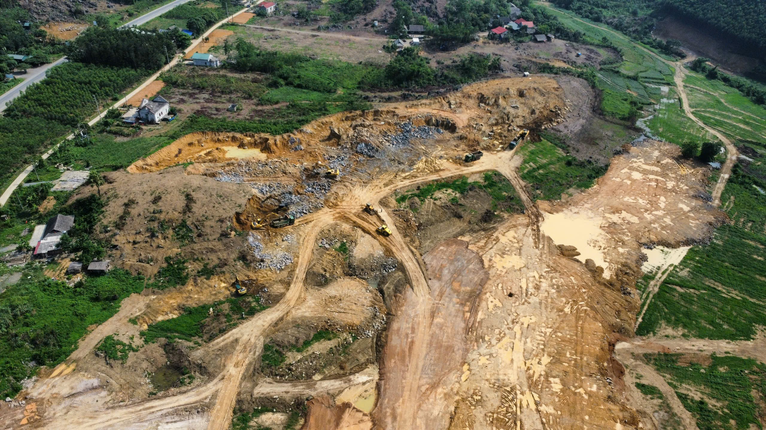 Toàn cảnh dự án cụm công nghiệp Quảng Chu ở Bắc Kạn thi công kiểu 'tiền trảm hậu tấu'- Ảnh 7.