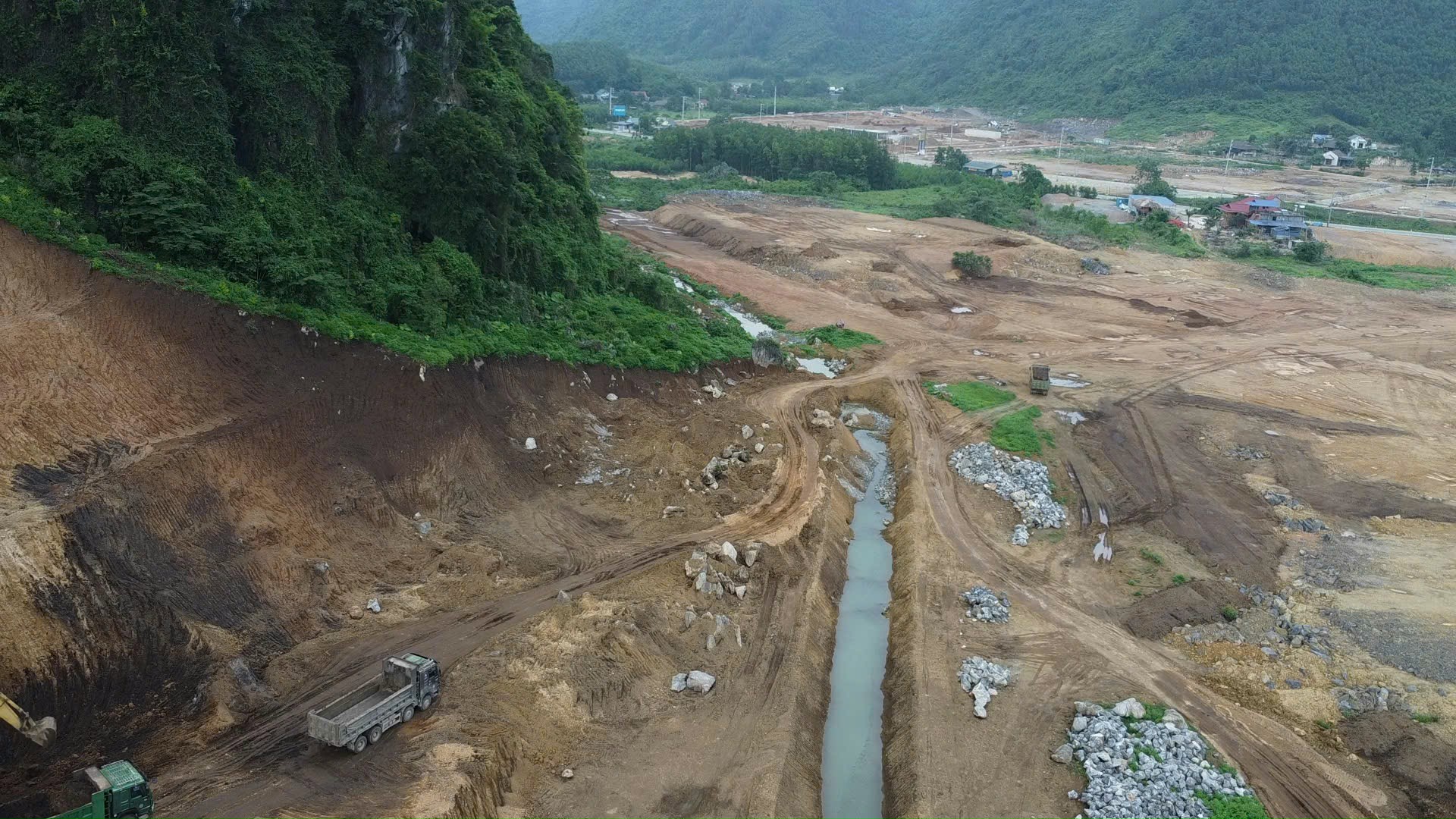 Toàn cảnh dự án cụm công nghiệp Quảng Chu ở Bắc Kạn thi công kiểu 'tiền trảm hậu tấu'- Ảnh 13.