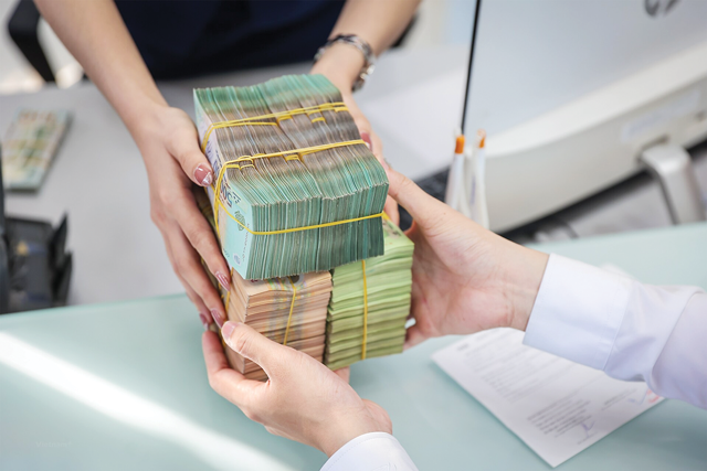 Lãi suất Agribank, Vietcombank, VietinBank, BIDV kỳ hạn 1 tháng: Gửi tiết kiệm 100 triệu đồng ngân hàng nào có lãi suất cao nhất? - Ảnh 2. Lãi suất Agribank, Vietcombank, VietinBank, BIDV kỳ hạn 1 tháng: Gửi tiết kiệm 100 triệu đồng ngân hàng nào có lãi suất cao nhất? - Ảnh 2.