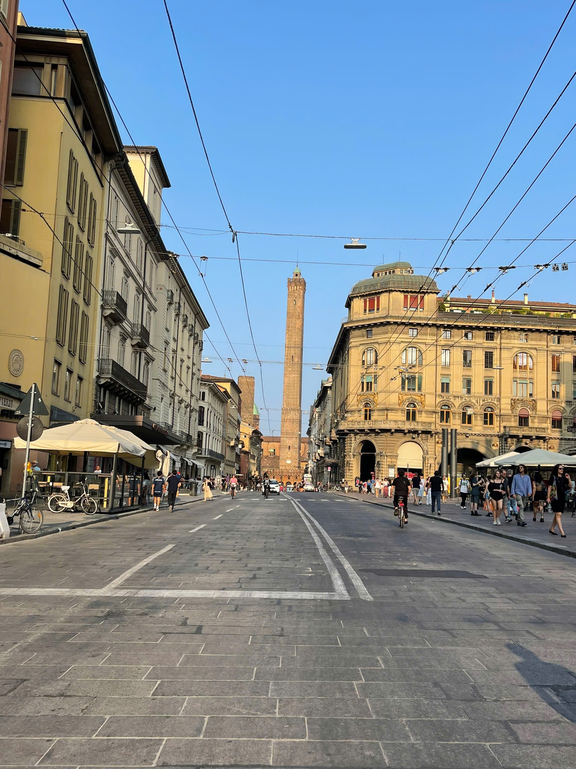 Bologna – Thành phố mái vòm cổ kính, nơi ẩm thực và tri thức hòa quyện giữa lòng nước Ý - Ảnh 6. Bologna – Thành phố mái vòm cổ kính, nơi ẩm thực và tri thức hòa quyện giữa lòng nước Ý - Ảnh 6.