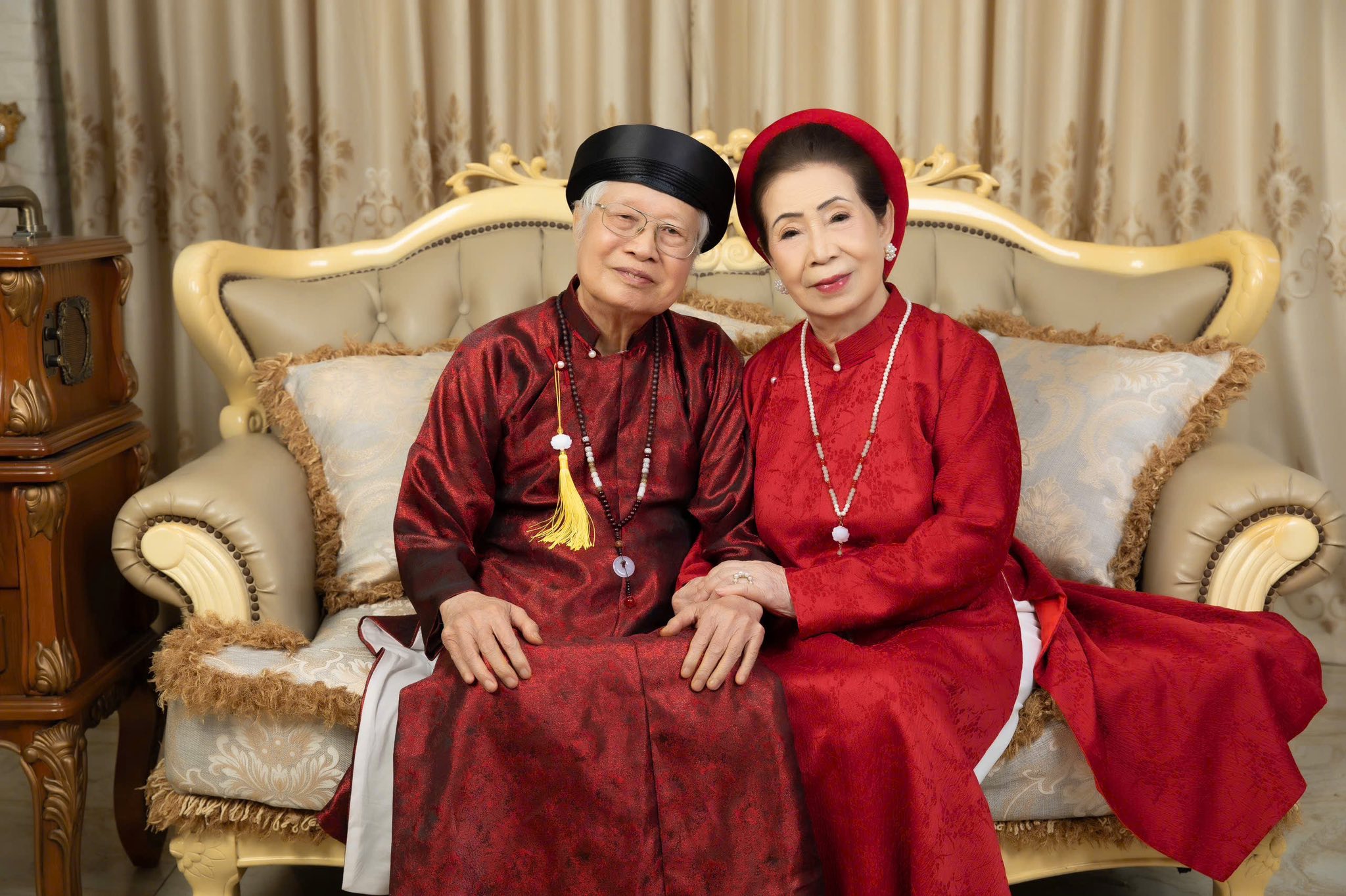 Bố mẹ NSND Hồng Vân rạng rỡ bên con cháu trong hình ảnh kỉ niệm 60 năm ngày cưới - Ảnh 5.