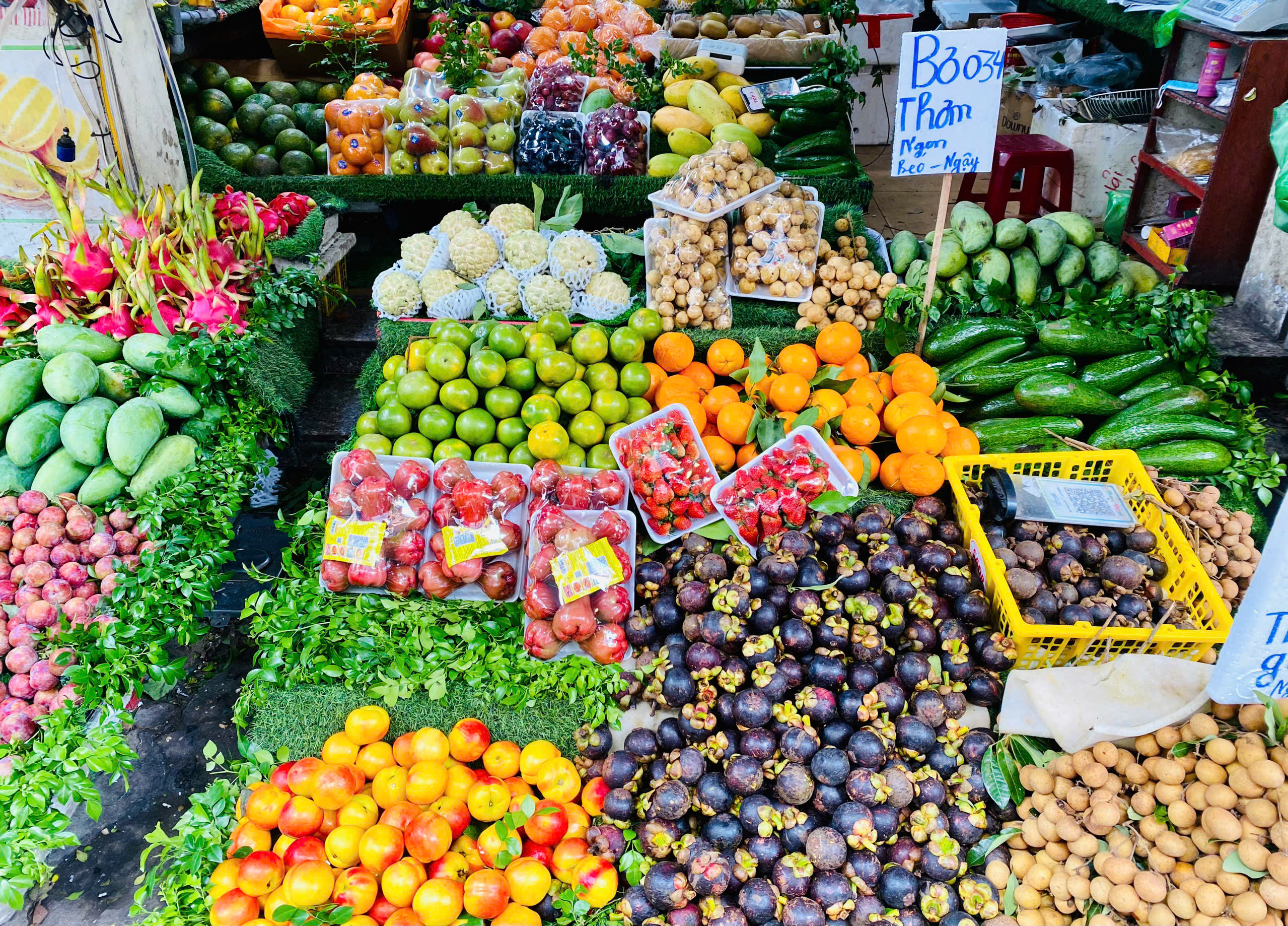 Măng cụt vào mùa bán ngập thị trường giá rẻ bèo, tiểu thương chia sẻ bí kíp chọn những quả tươi ngon - Ảnh 5.