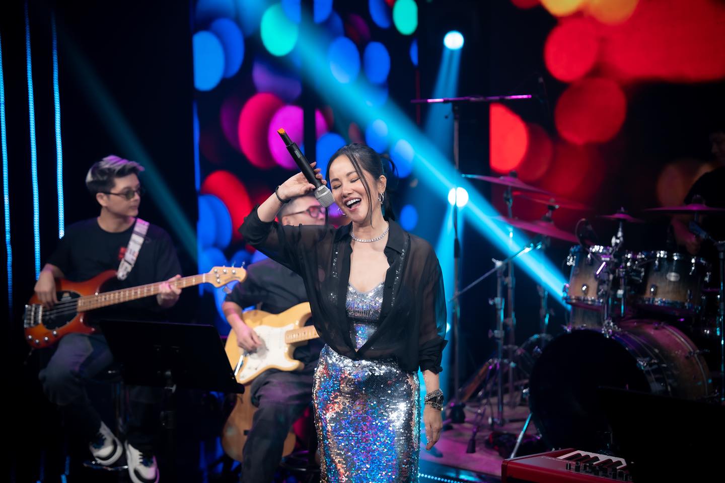 Diva Hồng Nhung tiết lộ điều đặc biệt giúp vượt qua căn bệnh ung thư khiến khán giả xúc động - Ảnh 2. Diva Hồng Nhung tiết lộ điều đặc biệt giúp vượt qua căn bệnh ung thư khiến khán giả xúc động - Ảnh 2.