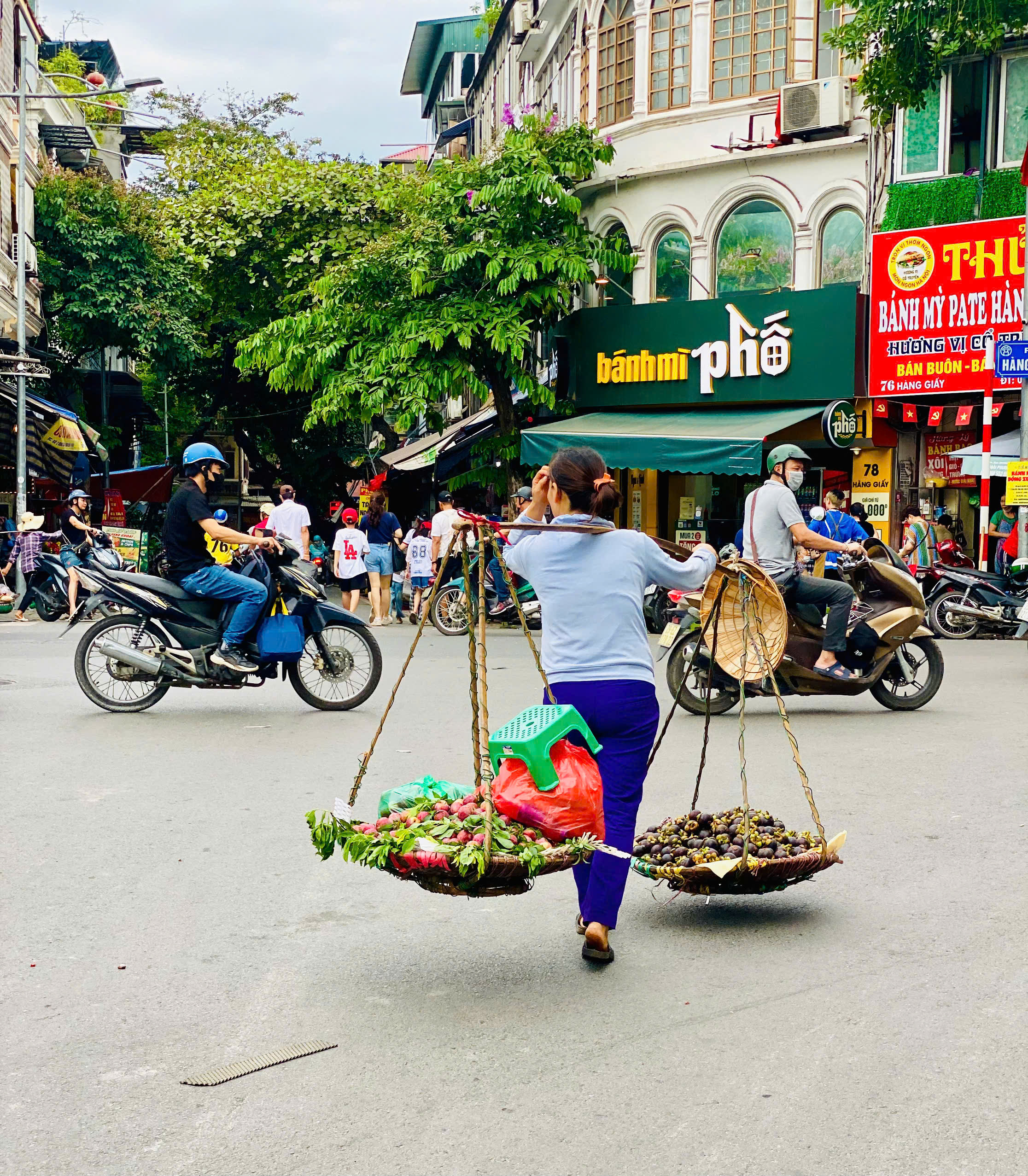 Măng cụt vào mùa bán ngập thị trường giá rẻ bèo, tiểu thương chia sẻ bí kíp chọn những quả tươi ngon - Ảnh 7.