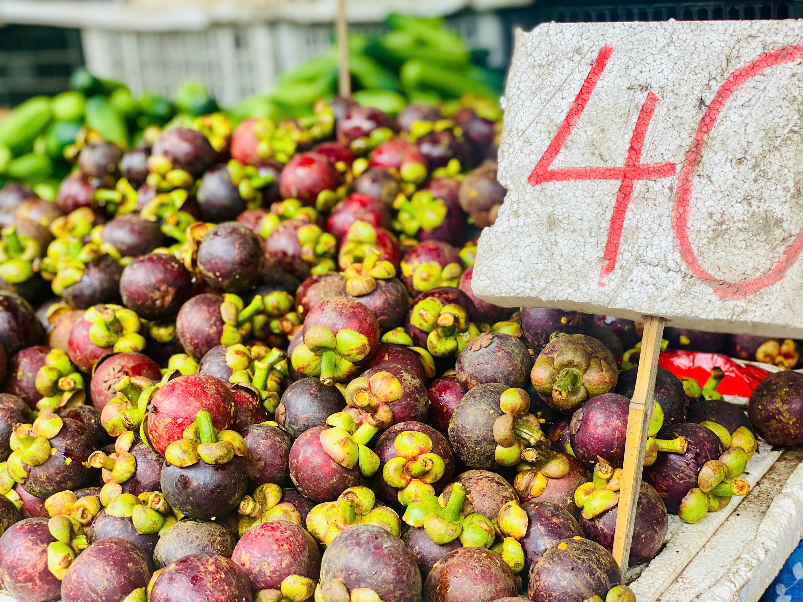 Măng cụt vào mùa bán ngập thị trường giá rẻ bèo, tiểu thương chia sẻ bí kíp chọn những quả tươi ngon - Ảnh 2.