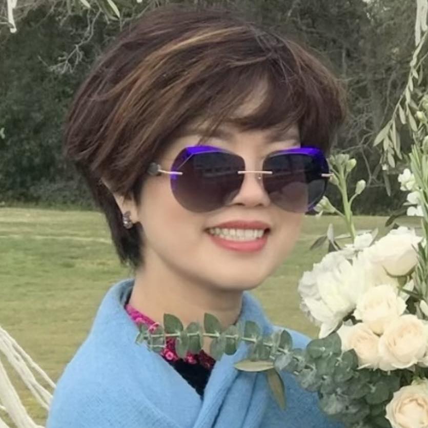 Đã lên chức bà nội của 2 cháu nhưng nữ NSND này vẫn giữ sắc vóc 'hack tuổi' đáng kinh ngạc - Ảnh 2.