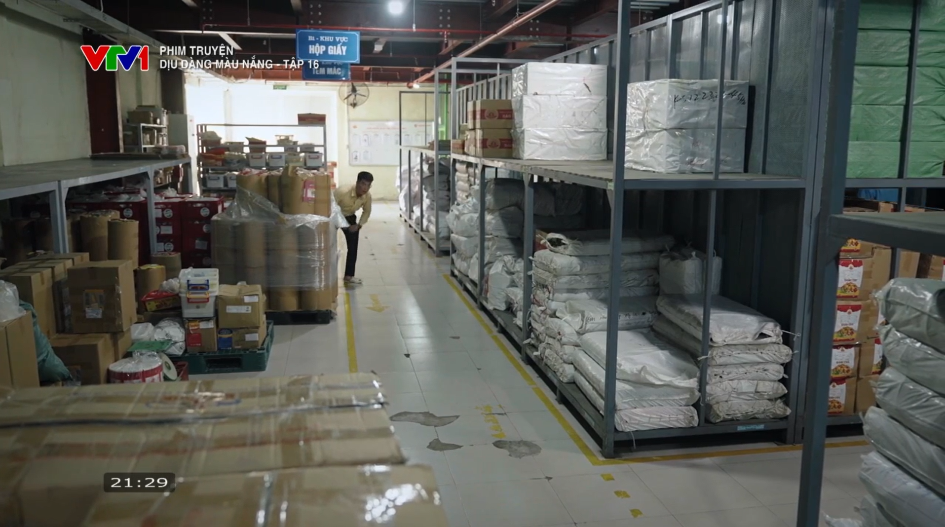 'Dịu dàng màu nắng' tập mới nhất: Bắc bị cài bẫy 'ăn tiền bẩn', Phong tiếp tục bị chơi xấu- Ảnh 4. 'Dịu dàng màu nắng' tập mới nhất: Bắc bị cài bẫy 'ăn tiền bẩn', Phong tiếp tục bị chơi xấu- Ảnh 4.