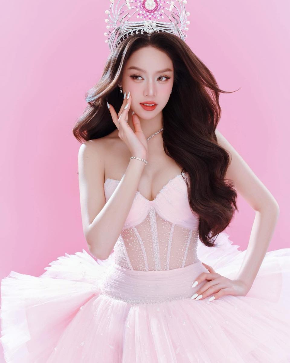 Đương kim Hoa hậu Việt Nam quê Đà Nẵng khoảnh khắc trước khi kết thúc nhiệm kỳ - Ảnh 7. Đương kim Hoa hậu Việt Nam quê Đà Nẵng khoảnh khắc trước khi kết thúc nhiệm kỳ - Ảnh 7.