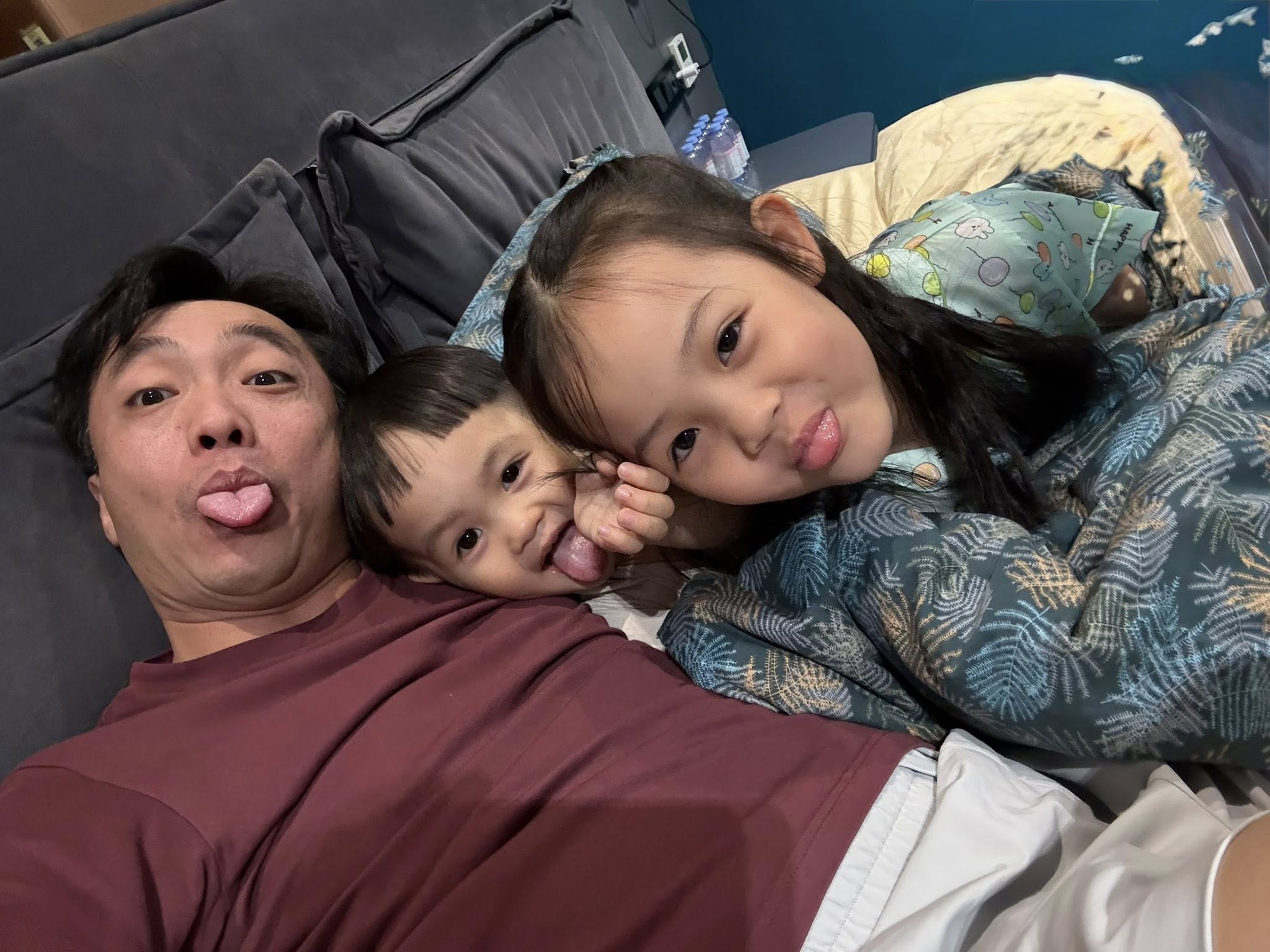 Cường Đô la khoe chơi cát ở biển cùng con, nói nhớ nhà khi đi công tác- Ảnh 8.