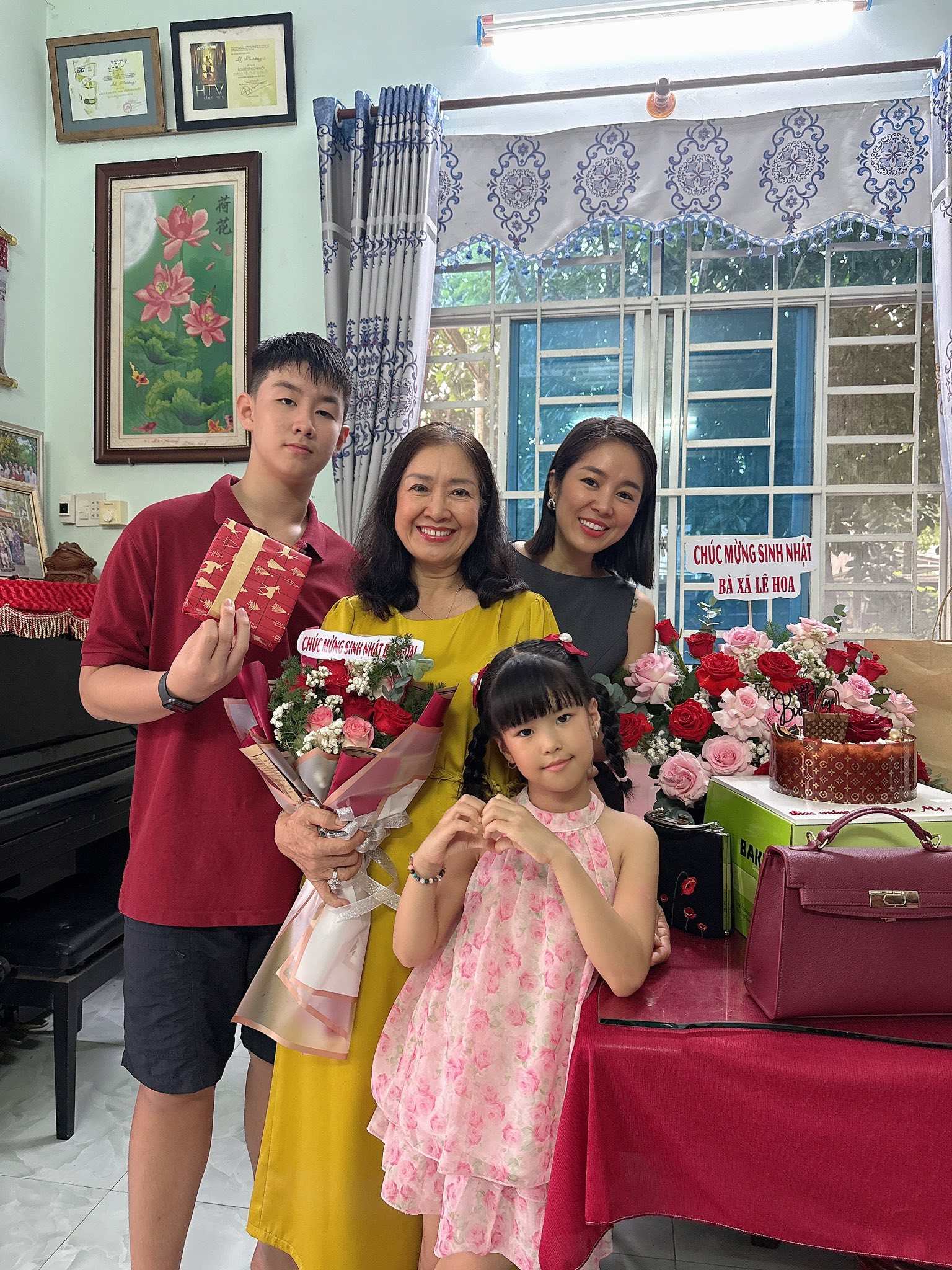 Mẹ ruột Lê Phương quê Trà Vinh ở tuổi hưu có sắc vóc trẻ đẹp, luôn là hậu phương cho con cháu - Ảnh 3.