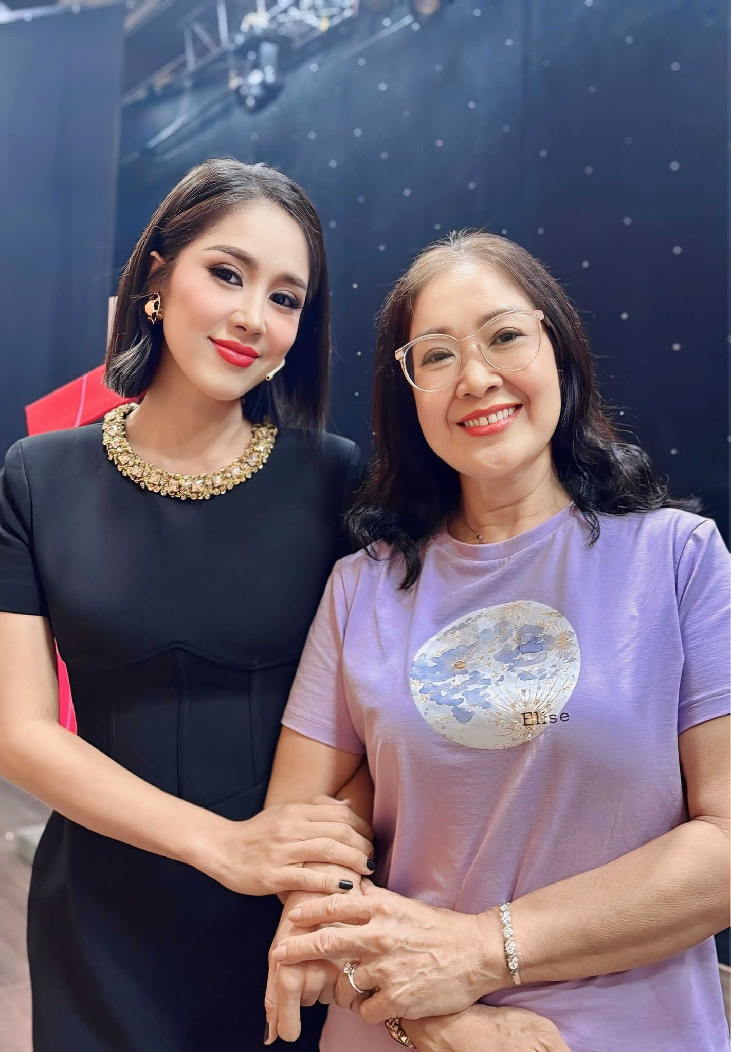 Mẹ ruột Lê Phương quê Trà Vinh ở tuổi hưu có sắc vóc trẻ đẹp, luôn là hậu phương cho con cháu - Ảnh 7.