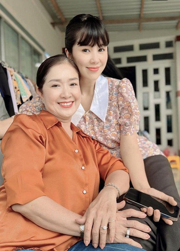 Mẹ ruột Lê Phương quê Trà Vinh ở tuổi hưu có sắc vóc trẻ đẹp, luôn là hậu phương cho con cháu - Ảnh 9. Mẹ ruột Lê Phương quê Trà Vinh ở tuổi hưu có sắc vóc trẻ đẹp, luôn là hậu phương cho con cháu - Ảnh 9.