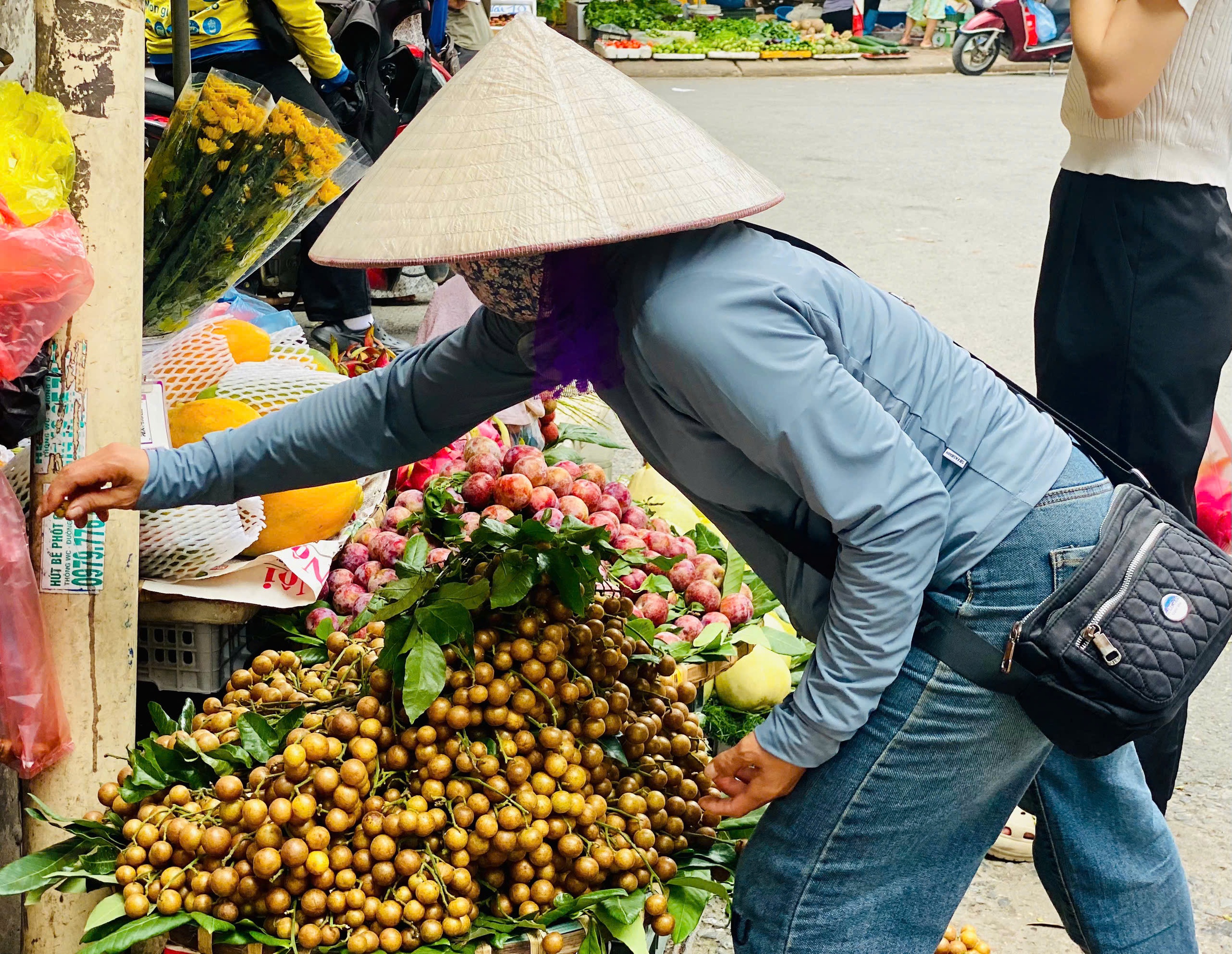 Loại quả ăn vặt dân dã vào mùa, chị em thi nhau săn đón thưởng thức- Ảnh 3.