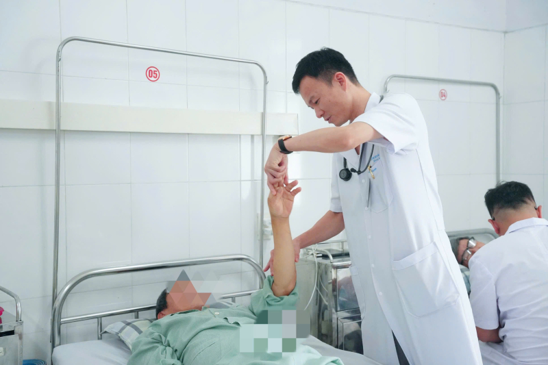 Chóng mặt, buồn nôn, người đàn ông ở Quảng Ninh phải nhập viện khẩn - Ảnh 2. Chóng mặt, buồn nôn, người đàn ông ở Quảng Ninh phải nhập viện khẩn - Ảnh 2.