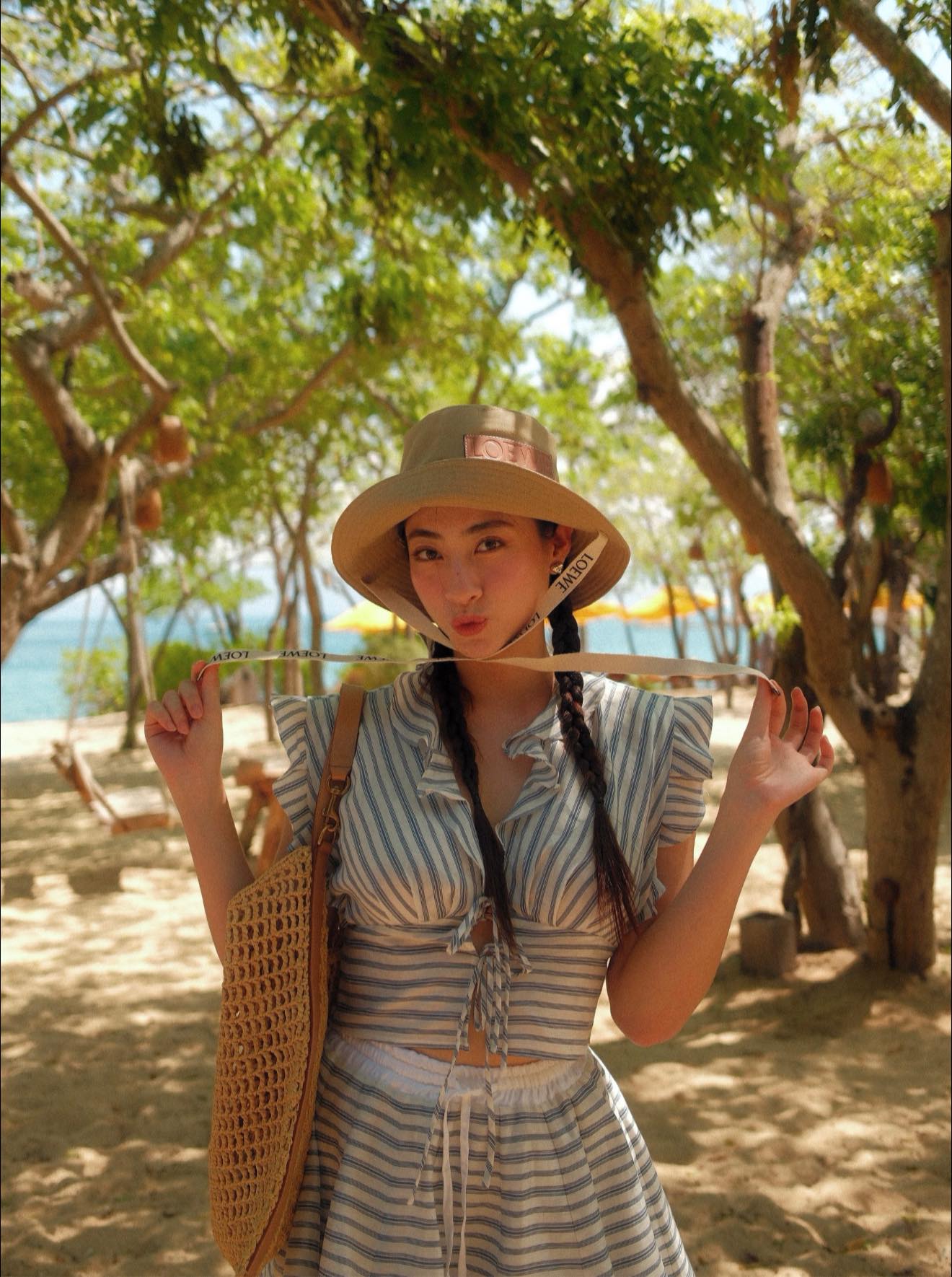 Set đồ đi biển đơn giản mà gây thương nhớ của Hoa hậu quê Cao Bằng - Ảnh 3. Set đồ đi biển đơn giản mà gây thương nhớ của Hoa hậu quê Cao Bằng - Ảnh 3.