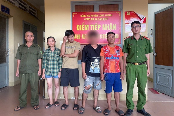 Đồng Nai: Bắt quả tang 4 thanh thiếu niên sử dụng trái phép chất ma túy trong khu tái định cư- Ảnh 1. Đồng Nai: Bắt quả tang 4 thanh thiếu niên sử dụng trái phép chất ma túy trong khu tái định cư- Ảnh 1.