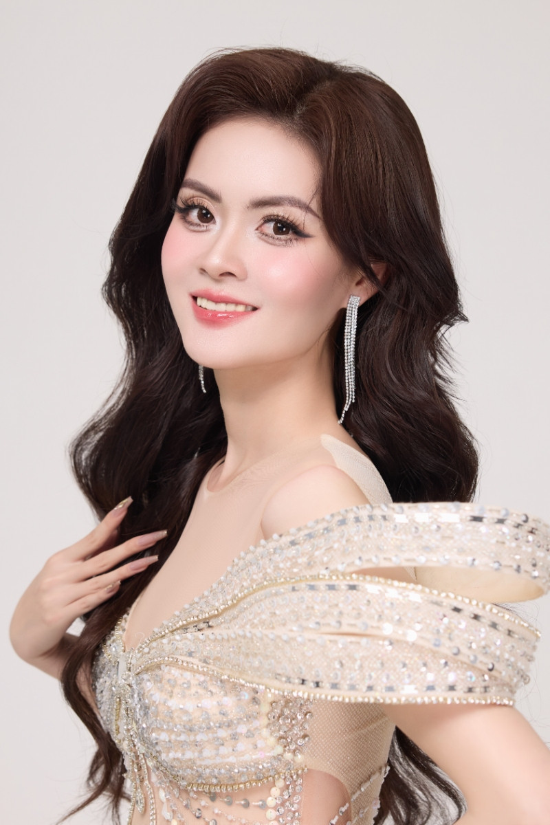 Người đẹp sinh ra trong gia đình có 5 chị em gái gây chú ý khi thi hoa hậu - Ảnh 4. Người đẹp sinh ra trong gia đình có 5 chị em gái gây chú ý khi thi hoa hậu - Ảnh 4.