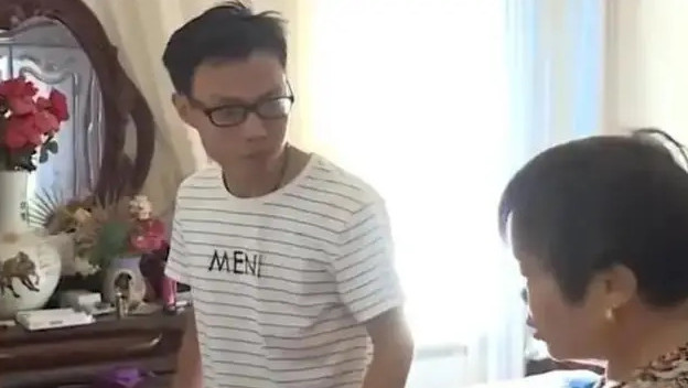 'Em bé' 37 tuổi không biết giặt đồ, hẹn hò 59 lần đều thất bại - Ảnh 3. 'Em bé' 37 tuổi không biết giặt đồ, hẹn hò 59 lần đều thất bại - Ảnh 3.