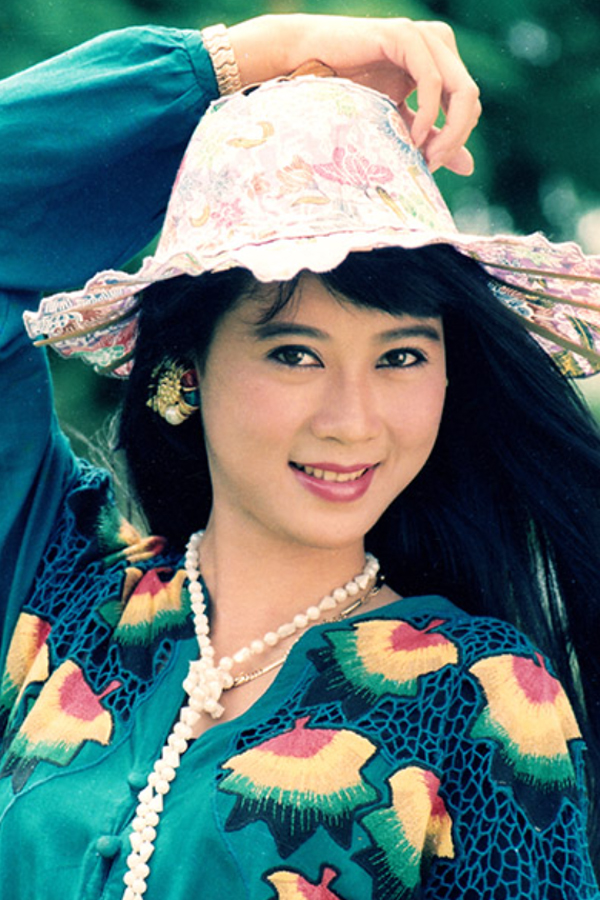 'Đệ nhất mỹ nhân màn ảnh' từng gắn bó một thời với Lý Hùng giờ nhan sắc thay đổi ra sao? - Ảnh 4. 'Đệ nhất mỹ nhân màn ảnh' từng gắn bó một thời với Lý Hùng giờ nhan sắc thay đổi ra sao? - Ảnh 4.