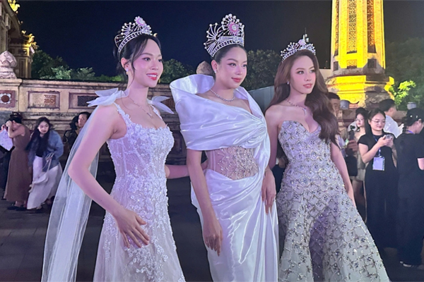 Con gái sắp hết nhiệm kỳ Hoa hậu Việt Nam, bố mẹ Hoa hậu Thanh Thủy muốn con khép lại hành trình đáng nhớ - Ảnh 5. Con gái sắp hết nhiệm kỳ Hoa hậu Việt Nam, bố mẹ Hoa hậu Thanh Thủy muốn con khép lại hành trình đáng nhớ - Ảnh 5.