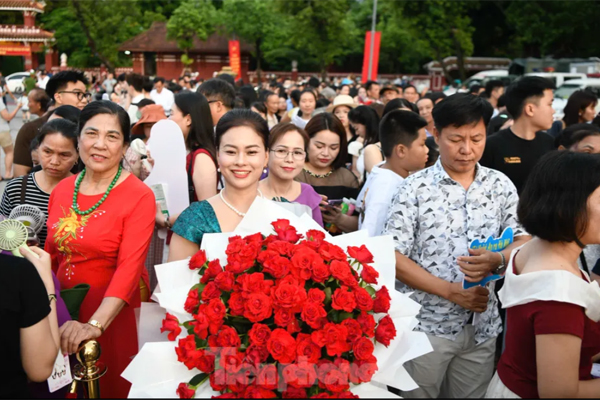 Con gái sắp hết nhiệm kỳ Hoa hậu Việt Nam, bố mẹ Hoa hậu Thanh Thủy muốn con khép lại hành trình đáng nhớ - Ảnh 10. Con gái sắp hết nhiệm kỳ Hoa hậu Việt Nam, bố mẹ Hoa hậu Thanh Thủy muốn con khép lại hành trình đáng nhớ - Ảnh 10.