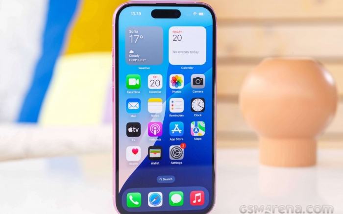 Giá iPhone 14 Pro Max, iPhone 15 Pro Max, iPhone 16 Pro Max mới nhất giảm sốc, rẻ chưa từng có, cực dễ mua dù iPhone 17 sắp ra- Ảnh 1. Giá iPhone 15, iPhone 16 mới nhất giảm siêu rẻ, sở hữu cả màn Dynamic Island mà chỉ từ 15 triệu đồng xịn chẳng kém iPhone Pro Max