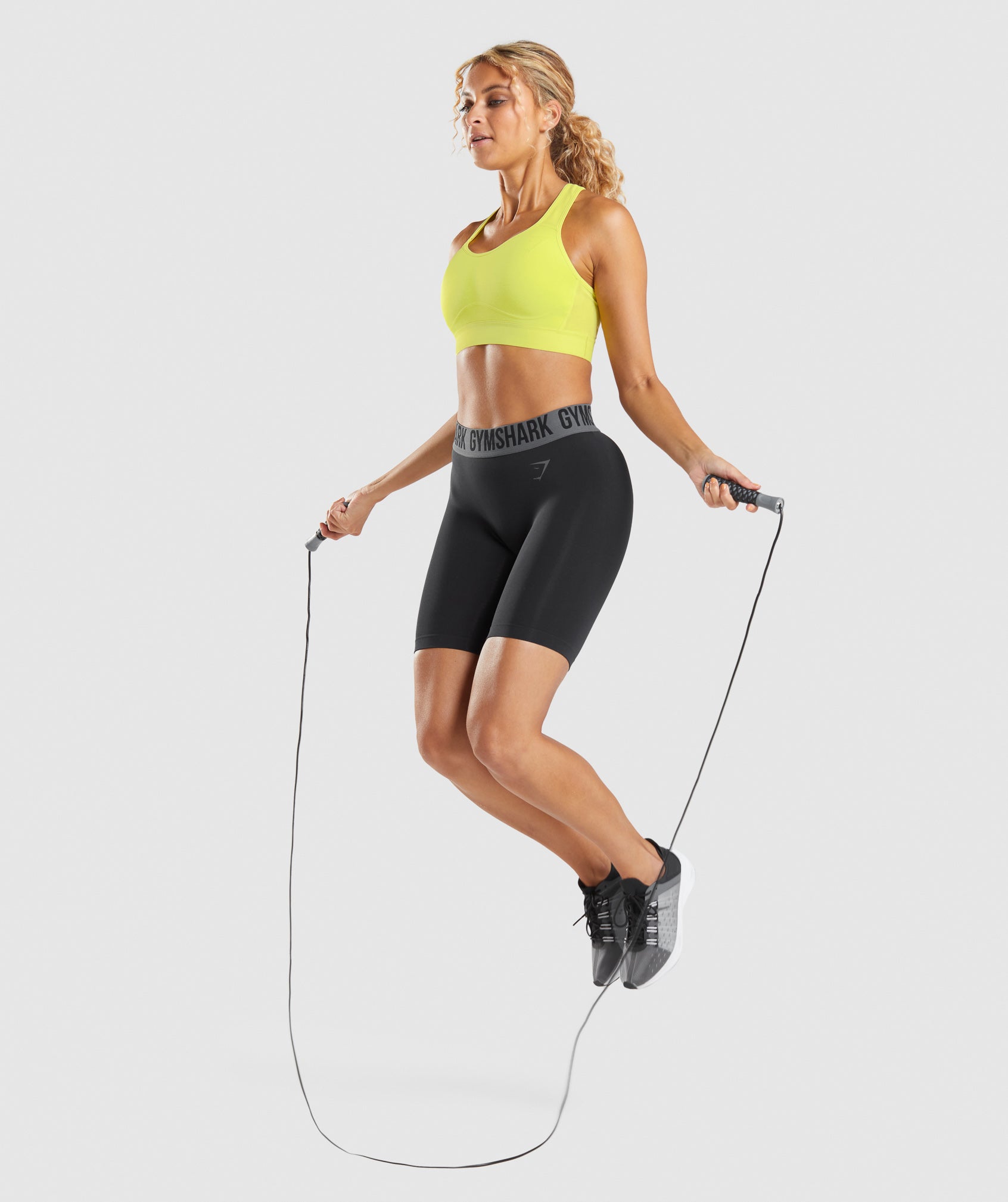 Bài tập tốt nhất để giảm mỡ bụng sau tuổi 40- Ảnh 3. Gymshark Skipping Rope - Black | Gymshark