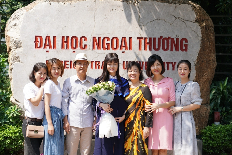 Người đẹp sinh ra trong gia đình có 5 chị em gái gây chú ý khi thi hoa hậu - Ảnh 2. Người đẹp sinh ra trong gia đình có 5 chị em gái gây chú ý khi thi hoa hậu - Ảnh 2.