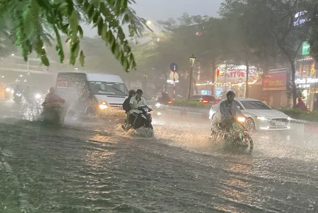 Tin mới nhất về đợt mưa lớn diện rộng ở miền Bắc, tâm điểm mưa dữ dội nhất khu vực nào? - Ảnh 2. Tin mới nhất về đợt mưa lớn diện rộng ở miền Bắc, tâm điểm mưa dữ dội nhất khu vực nào? - Ảnh 2.