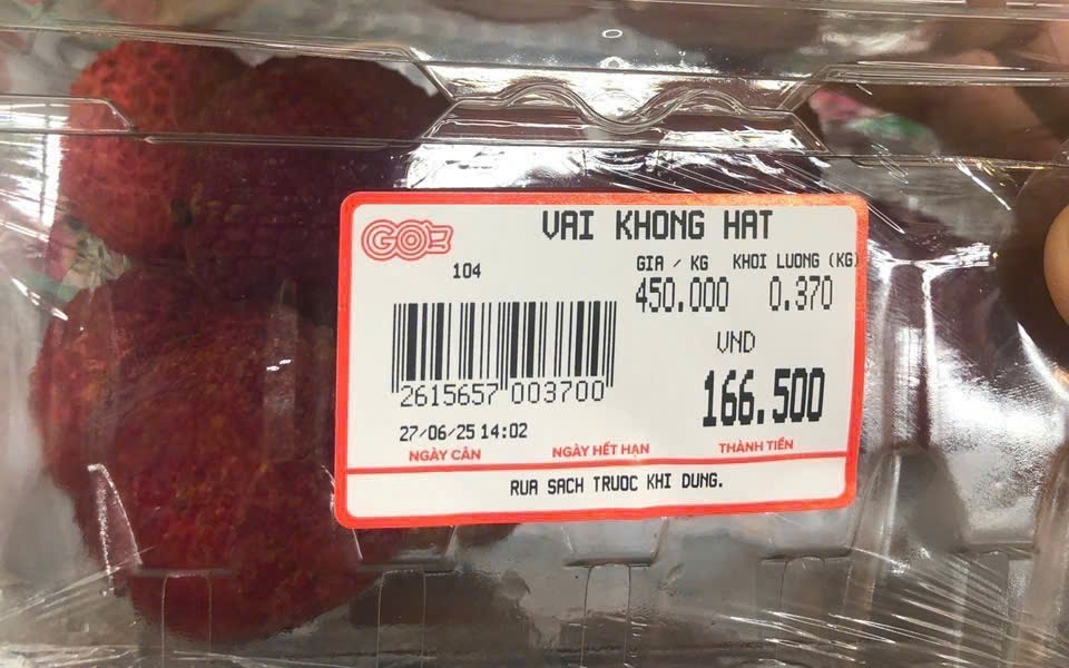 Loại vải giá bán hơn nửa triệu/kg: Cung không đủ cầu, dân Hà thành xếp hàng đợi mua
