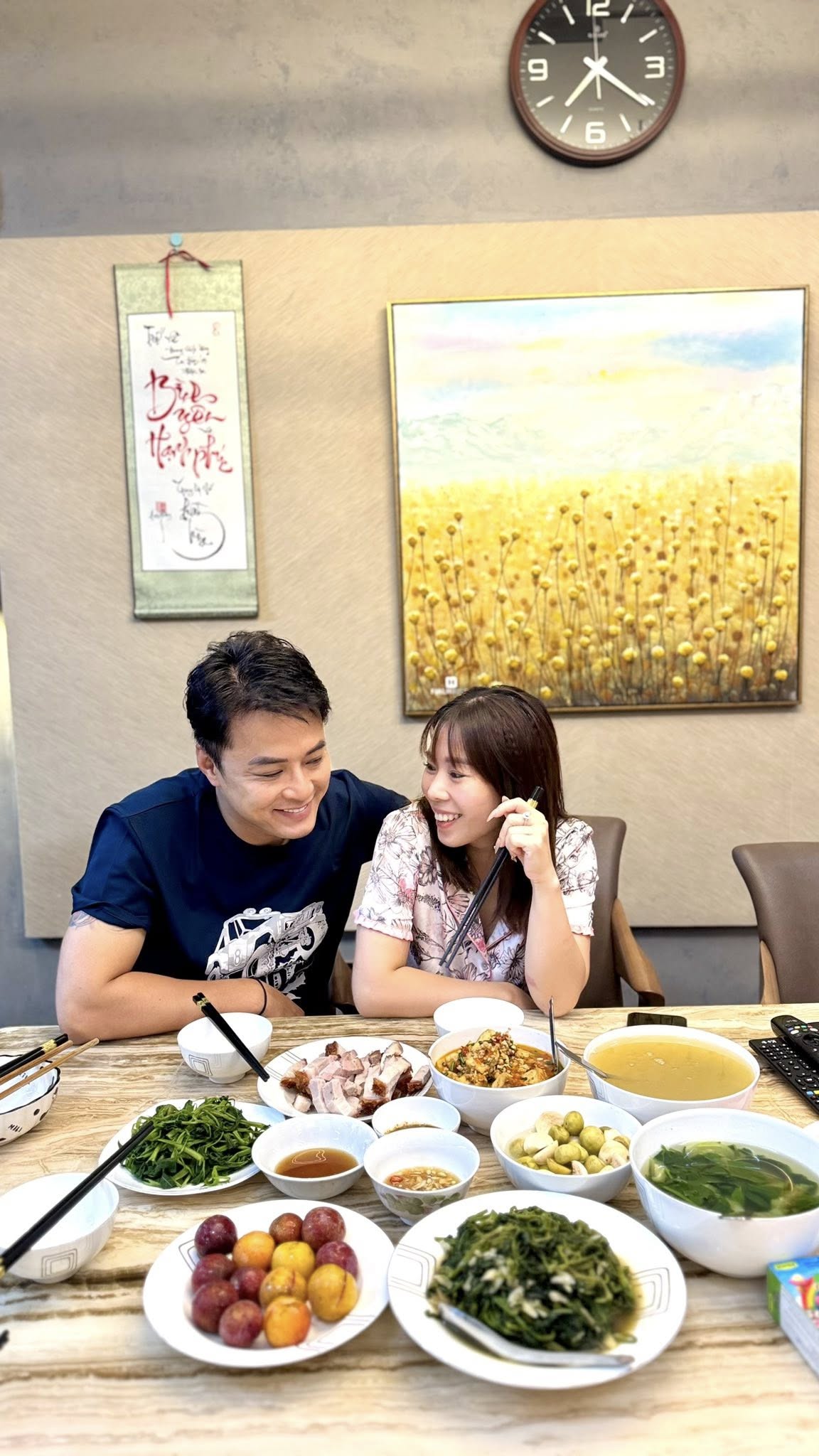 Vợ Hồng Đăng khoe bữa cơm ấm cúng, chỉ một chi tiết khán giả ai cũng khen đảm- Ảnh 2. Vợ Hồng Đăng khoe bữa cơm ấm cúng, chỉ một chi tiết khán giả ai cũng khen đảm- Ảnh 2.