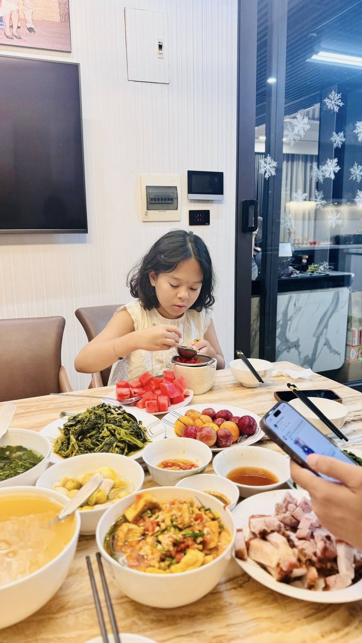 Vợ Hồng Đăng khoe bữa cơm ấm cúng, chỉ một chi tiết khán giả ai cũng khen đảm- Ảnh 3. Vợ Hồng Đăng khoe bữa cơm ấm cúng, chỉ một chi tiết khán giả ai cũng khen đảm- Ảnh 3.