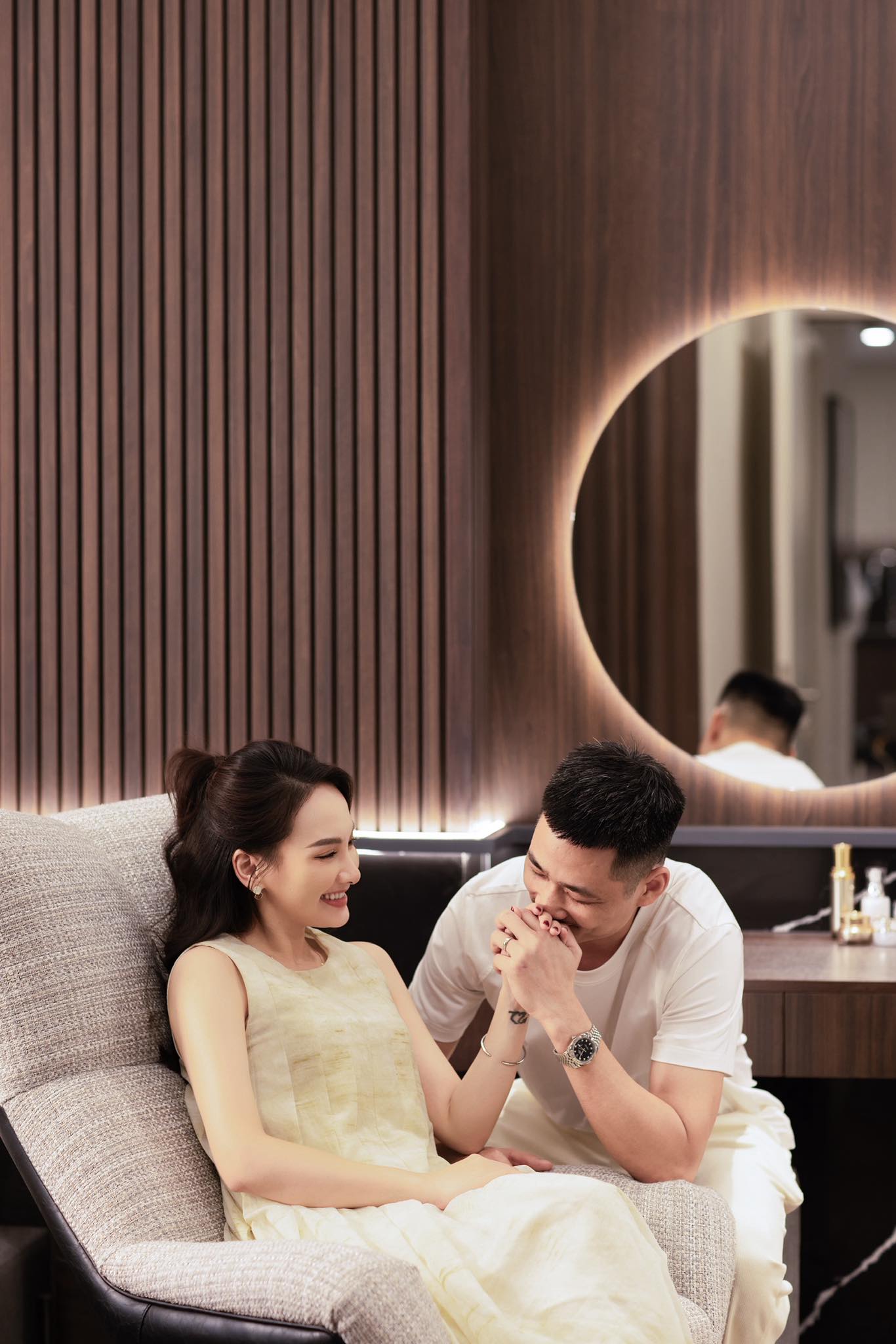 Sắc vóc 'nàng thơ' VFC vừa bị chồng 'trách yêu' trong ngày tỏ tình- Ảnh 2.