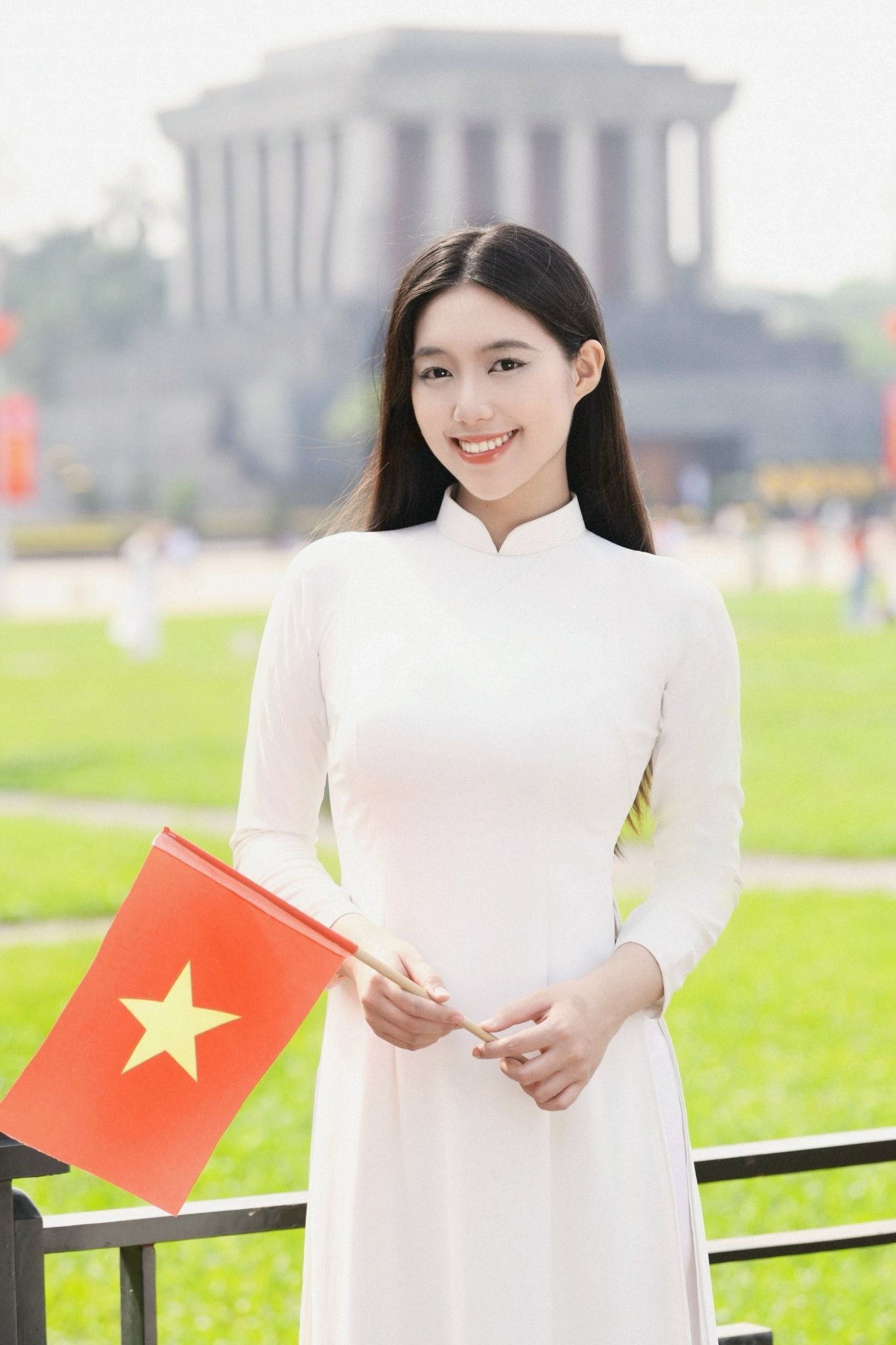 Vẻ đẹp 'càng ngắm càng mê' của Thiếu uý vừa đoạt Á hậu 1 Hoa hậu Việt Nam - Ảnh 7. Vẻ đẹp 'càng ngắm càng mê' của Thiếu uý vừa đoạt Á hậu 1 Hoa hậu Việt Nam - Ảnh 7.