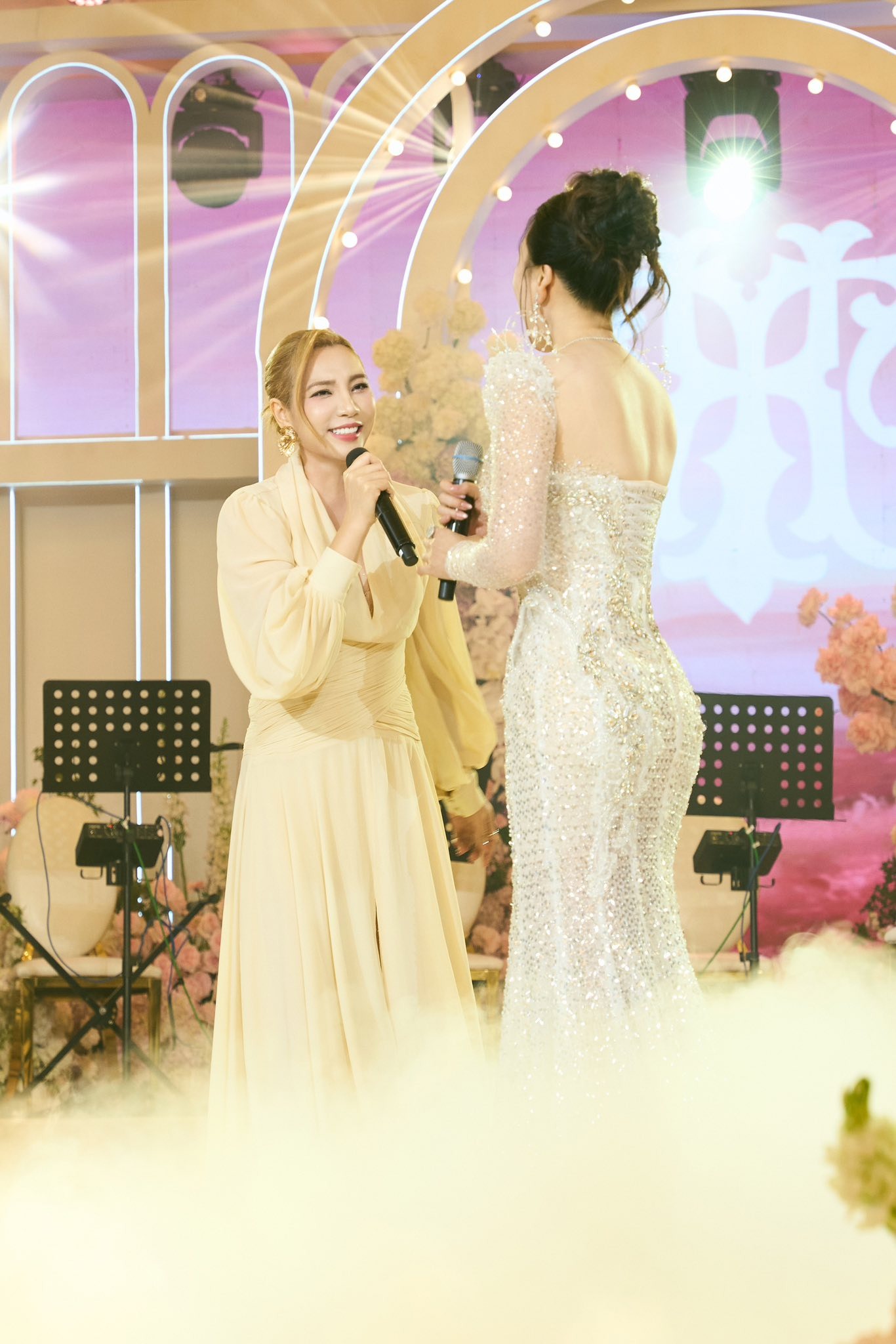 Nhan sắc khó tin của chị gái Hồ Quỳnh Hương ở tuổi ngoài 50- Ảnh 4.