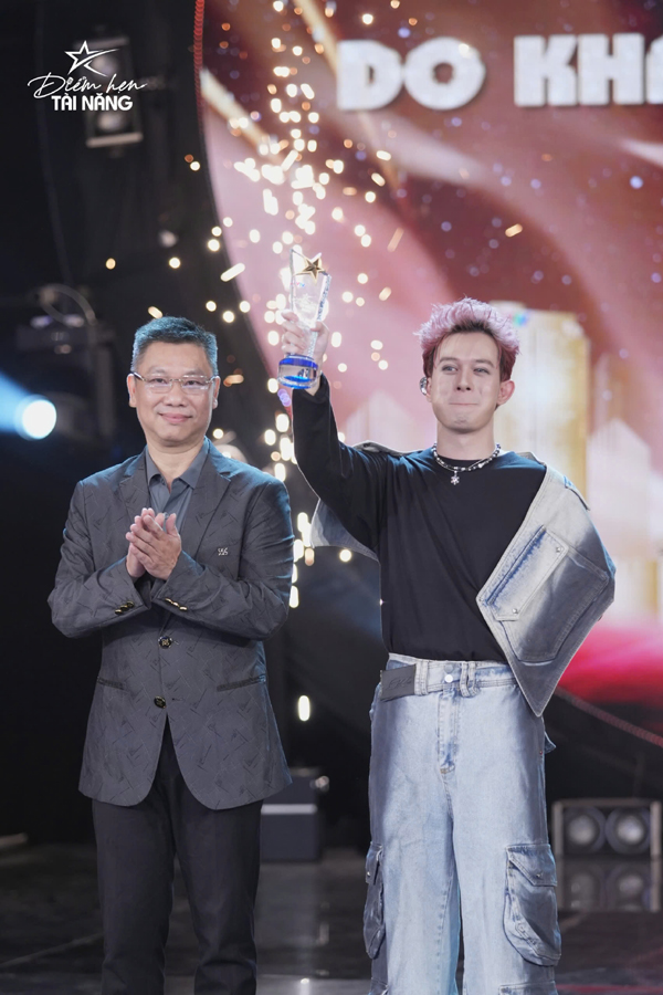 Cover hits 'Dấu mưa' của Trung Quân, Thanh Thụy 'vượt mặt' con gái NSƯT Võ Hoài Nam giành quán quân 'Điểm hẹn tài năng'- Ảnh 10. Cover hits 'Dấu mưa' của Trung Quân, Thanh Thụy 'vượt mặt' con gái NSƯT Võ Hoài Nam giành quán quân 'Điểm hẹn tài năng'- Ảnh 10.