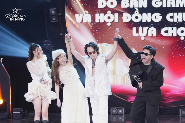Cover hits 'Dấu mưa' của Trung Quân, Thanh Thụy 'vượt mặt' con gái NSƯT Võ Hoài Nam giành quán quân 'Điểm hẹn tài năng'- Ảnh 12. Cover hits 'Dấu mưa' của Trung Quân, Thanh Thụy 'vượt mặt' con gái NSƯT Võ Hoài Nam giành quán quân 'Điểm hẹn tài năng'- Ảnh 12.