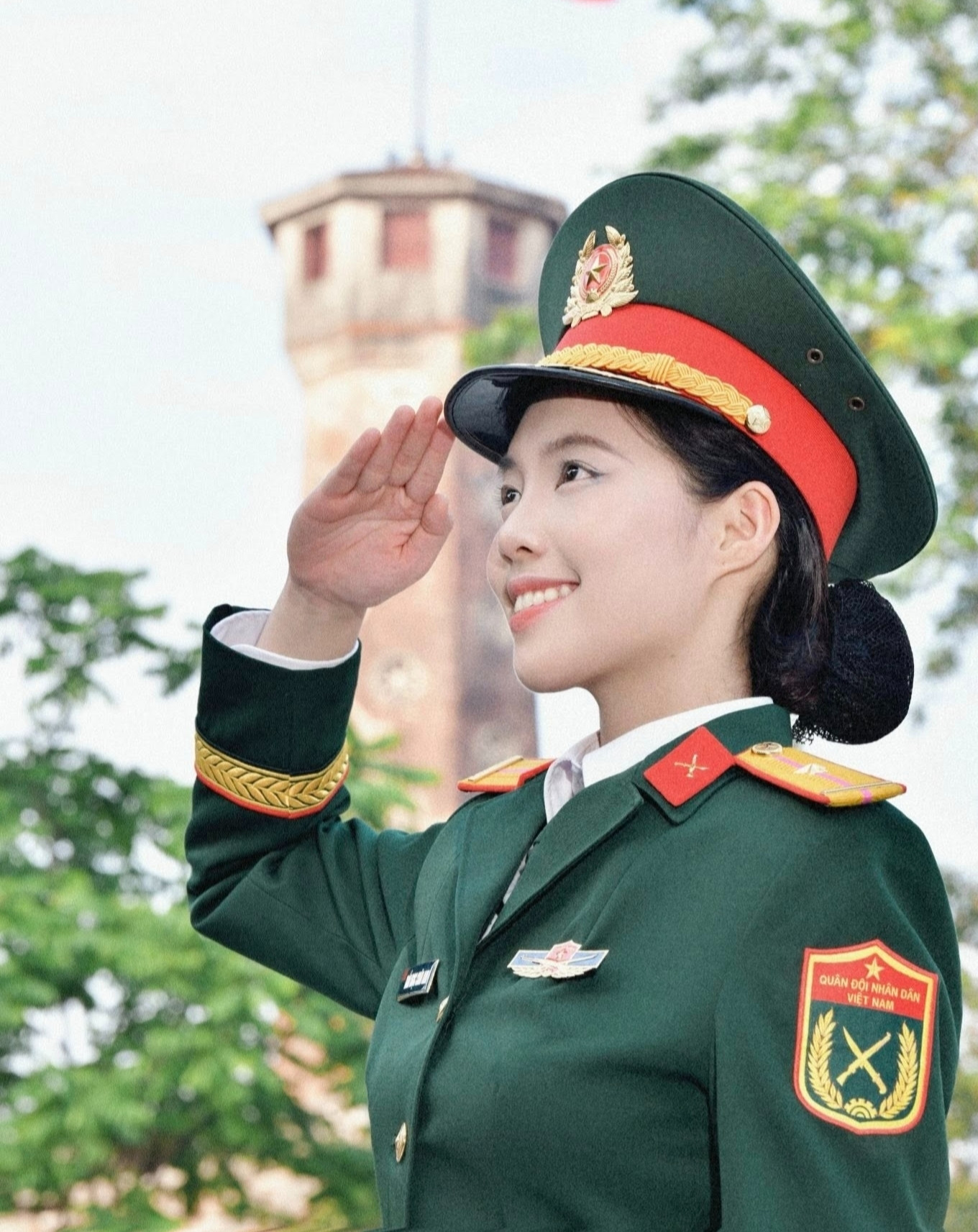 Vẻ đẹp 'càng ngắm càng mê' của Thiếu uý vừa đoạt Á hậu 1 Hoa hậu Việt Nam - Ảnh 10. Vẻ đẹp 'càng ngắm càng mê' của Thiếu uý vừa đoạt Á hậu 1 Hoa hậu Việt Nam - Ảnh 10.