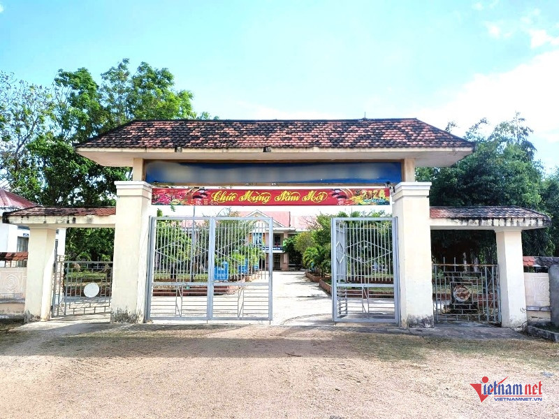 Kỷ luật hiệu trưởng gửi ảnh nhạy cảm trong nhóm Zalo của trường - Ảnh 1. Kỷ luật hiệu trưởng gửi ảnh nhạy cảm trong nhóm Zalo của trường - Ảnh 1.