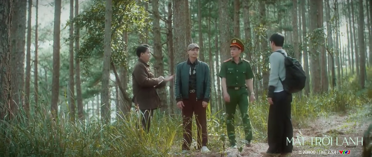 'Mặt trời lạnh' mới nhất (tập 2): Mai Ly thổ lộ tình cảm với thiếu gia Sơn Dương khi đang yêu Tuấn Trần - Ảnh 2. 'Mặt trời lạnh' mới nhất (tập 2): Mai Ly thổ lộ tình cảm với thiếu gia Sơn Dương khi đang yêu Tuấn Trần - Ảnh 2.